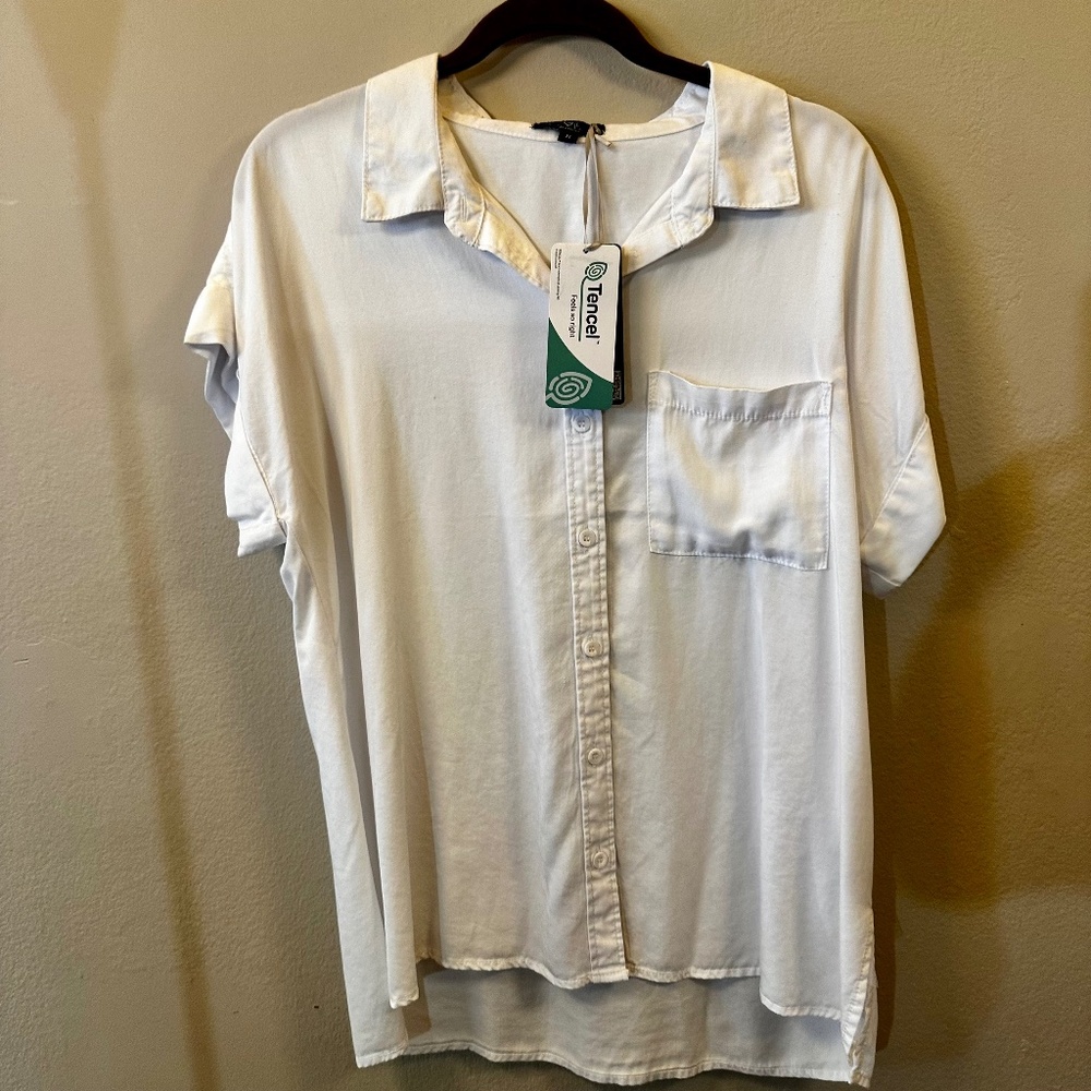White tercel short sleeve button front shirt size Medium